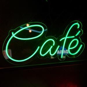 NEON CAFE ACRILICO DE 6MM 50X30CM 3 CORES NEONFLEX CORTE CNC 